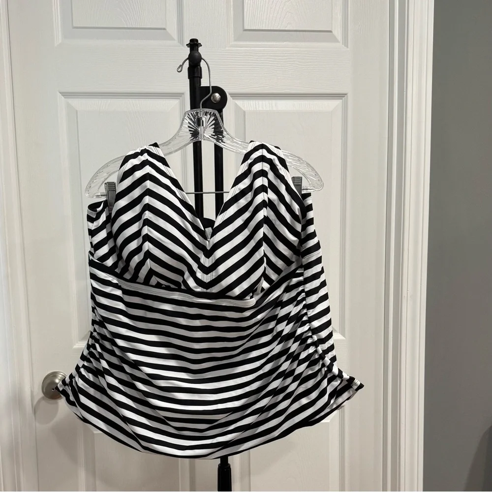 Black and White Swim Top - Picture 1 of 5